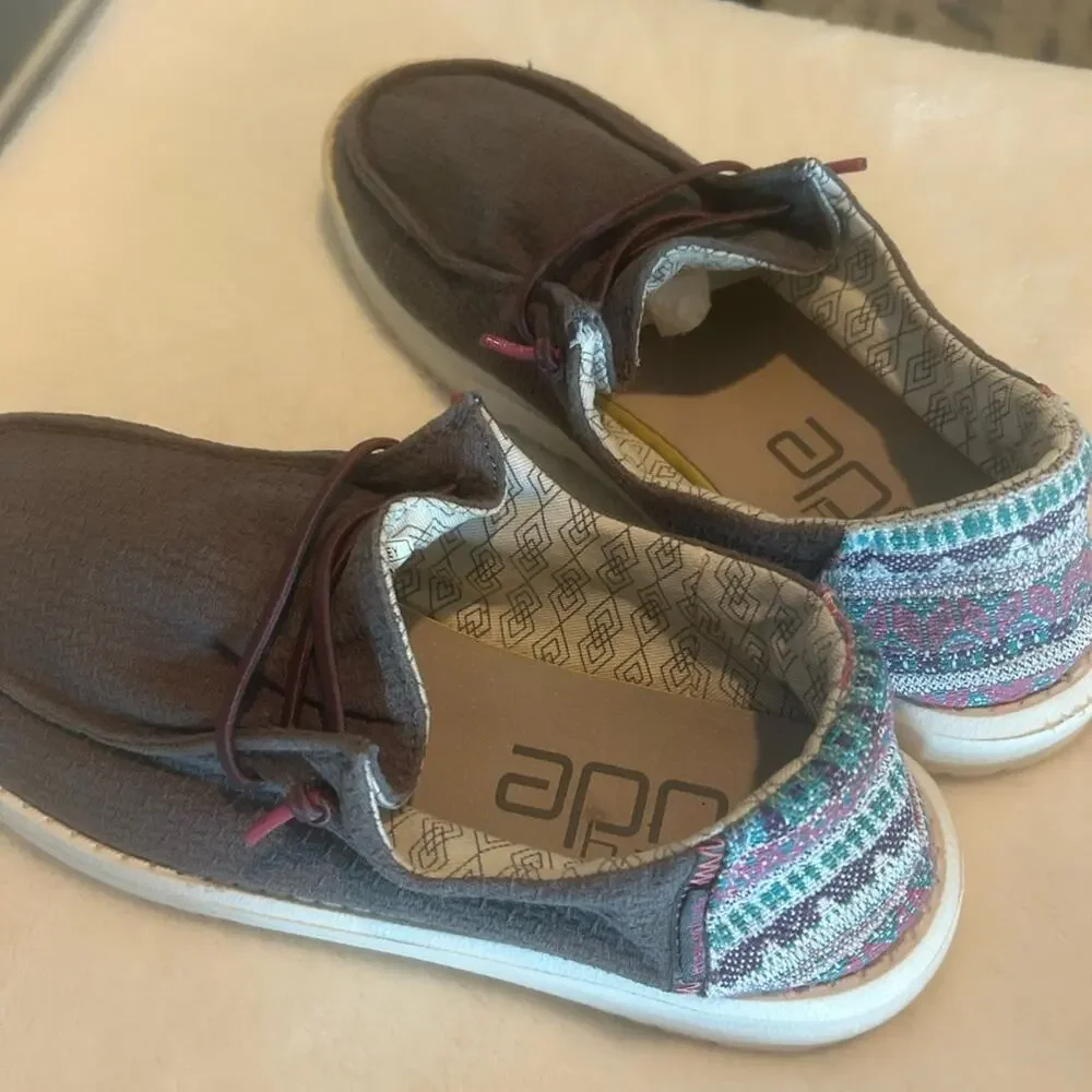Hey Dude Womens Size 7 Gray Slip On Shoes Pink Turquoise Patterned Trim Loafers